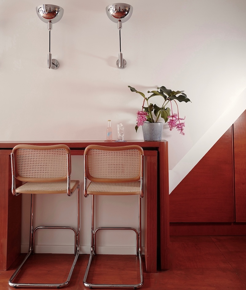 A Bar with Shapes For a Name